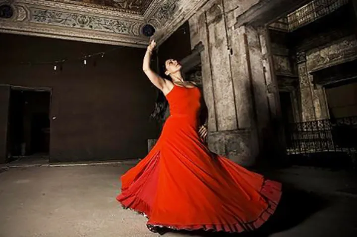 رقص یک زبان بین‌المللی فرهنگی است؛ هم‌کلام با هلیا بنده، رقصندهٔ ایرانی